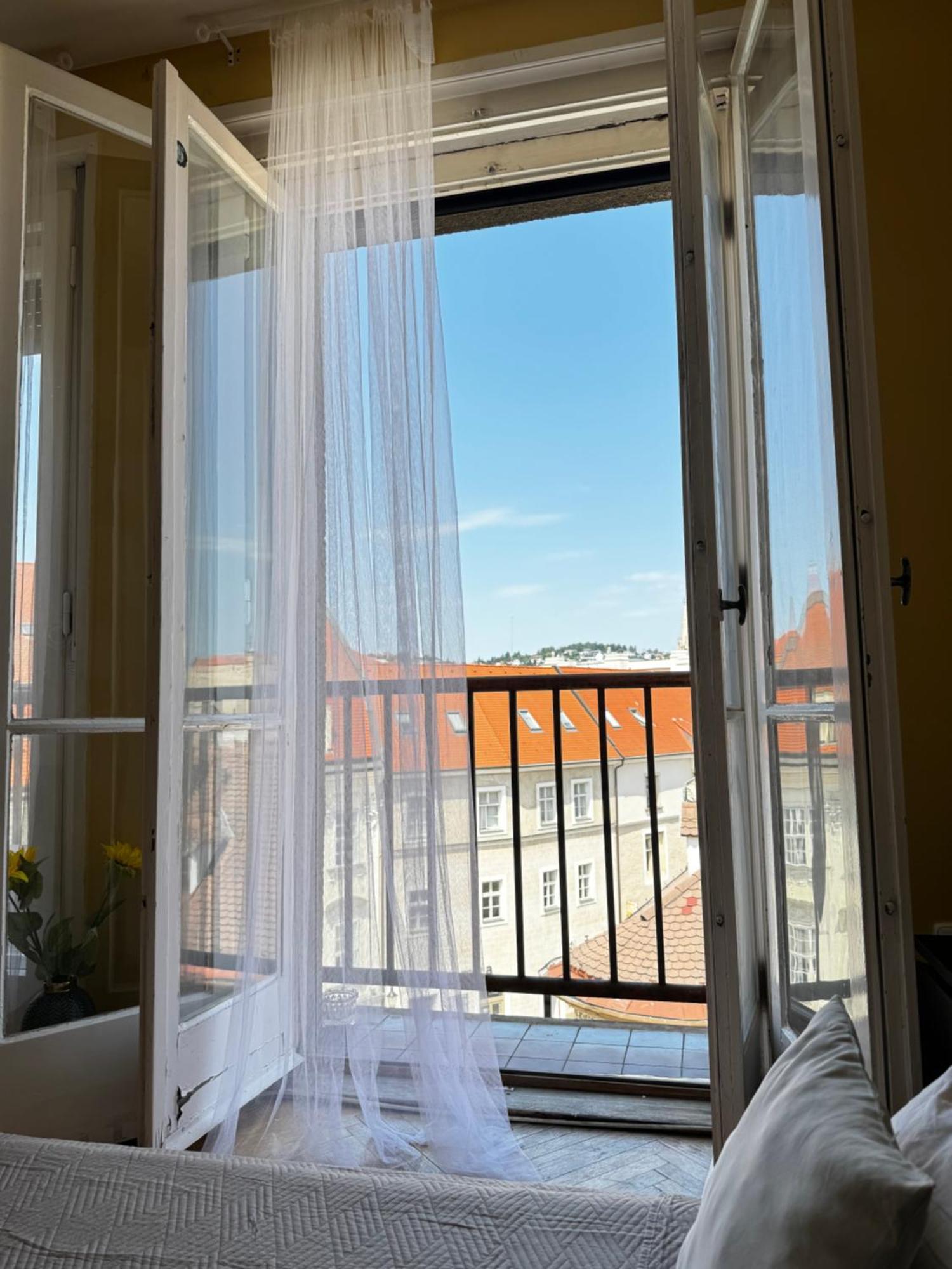 Extralarge Queen Room In The Heart Of Bratislava With Terrace Exterior photo